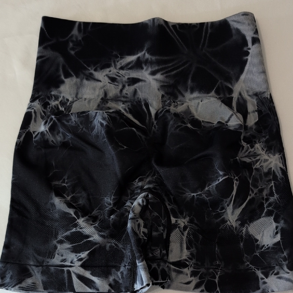 Women's Black and Gray Tie-Dye Bike Shorts